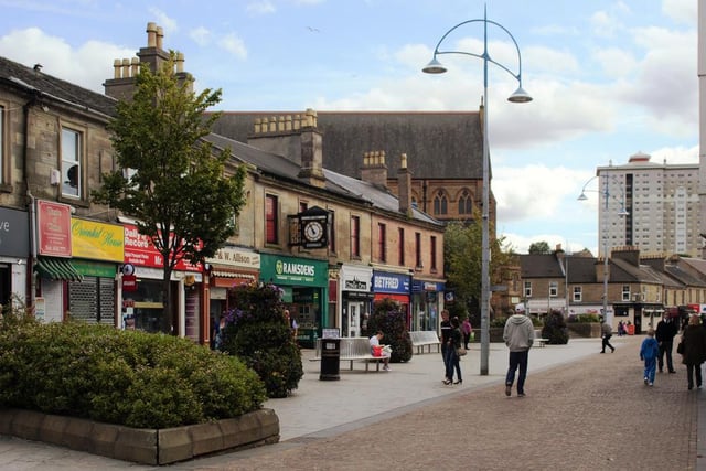 Over the seven days North Lanarkshire recorded 285.6 positive cases of coronavirus per 100,000 population.
In total, 975 positive cases were recorded in this area.