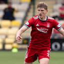 Jack MacKenzie has signed a new contract with Aberdeen.