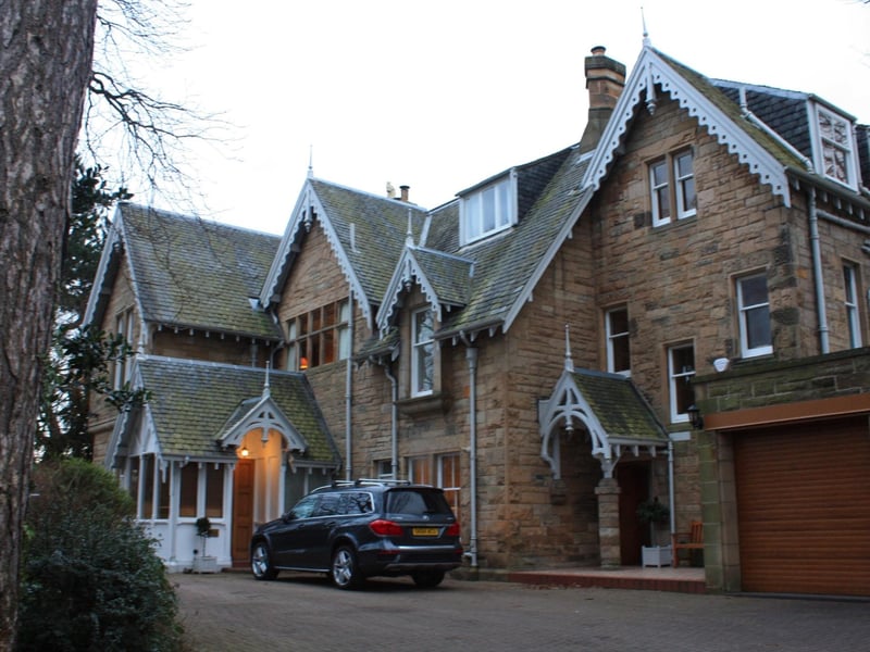 Tipperlinn Road can be found in Morningside, a former village in the south of Edinburgh. The name ‘Tipperlinn’ comes from the Scottish Gaelic ‘Tiobar-Linne’ which is translated as ‘Well-pool’. ‘Tiobar’ refers to a well or a spring, and ‘Linne’ is a deep pool or firth.