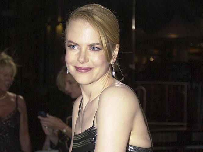 Nicole Kidman stars as a woman who lives in her darkened old family house with her two photosensitive children becomes convinced that the home is haunted - and she may just be right.