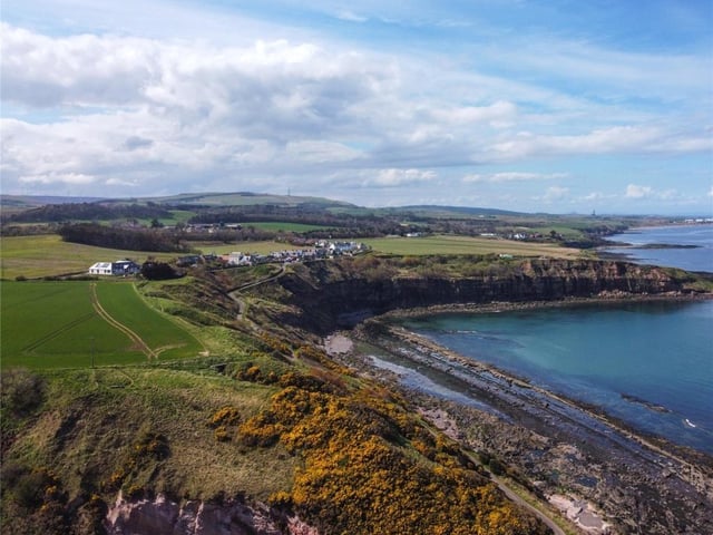 Spectacular coastal setting.