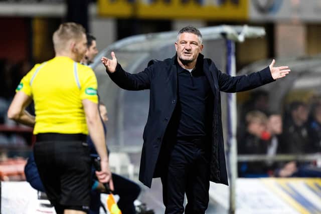 Dundee manager Tony Docherty complains to the assistant referee during the 5-0 defeat to Rangers.  (Photo by Ross Parker / SNS Group)