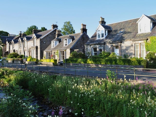 Clackmannanshire is a council area and historic county in east-central Scotland which includes postcard-worthy villages like Dollar, an average new build here costs £226,560.53.