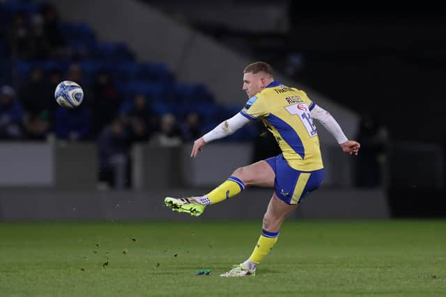 SALFORD, ENGLAND - NOVEMBER 24: Finn Russell of Bath Rugby kicks a penalty during the Gallagher Premiership Rugby match between Sale Sharks and Bath Rugby at AJ Bell Stadium on November 24, 2023 in Salford, England. (Photo by Alex Livesey/Getty Images)