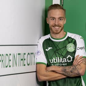 Australian defensive midfielder James Jeggo has signed for Hibs.