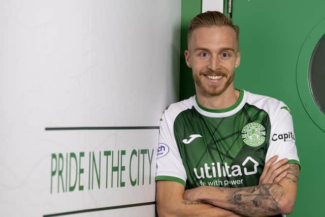 Australian defensive midfielder James Jeggo has signed for Hibs.