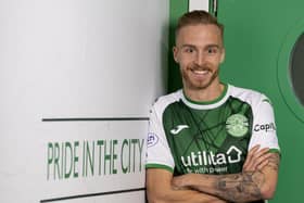 Australian defensive midfielder James Jeggo has signed for Hibs.
