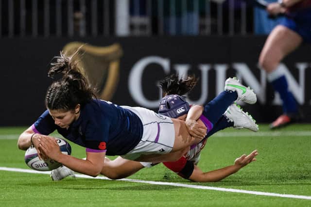Scotland's Lisa Thompson scores a try in the win over Japan (Photo by Ross Parker / SNS Group)