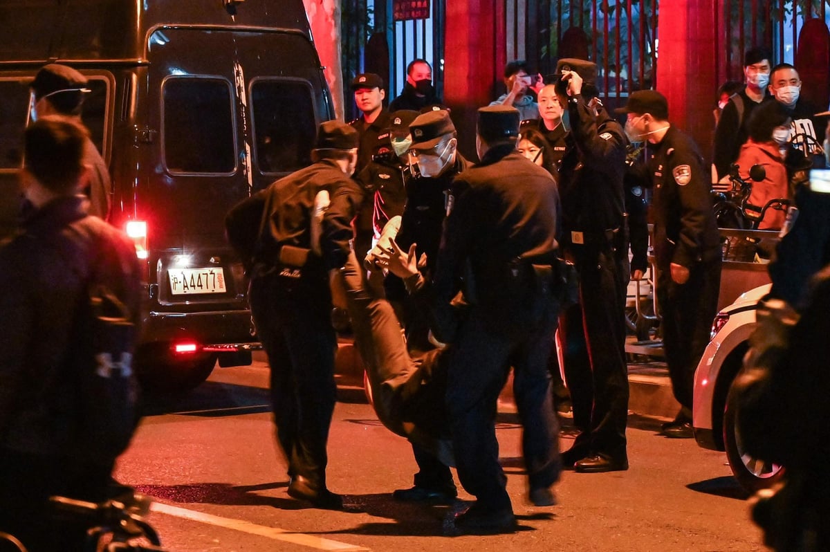 Chinese officials affirm zero-Covid stance despite protests as police struggle to supress demonstrations