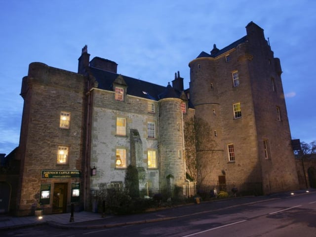 Located in Sutherland, Dornoch Castle Hotel is within easy reach of a number of leading whisky distilleries in the North Highlands, such as Balblair, Glenmorangie and Dalmore, and also has its own award-winning whisky bar. For dinner, guests can enjoy a meal thanks to chef Grant MacNicol at the Castle restaurant.