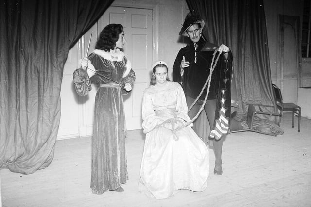 Oxford & Cambridge Players in 'The Taming of The Shrew' at Riddells Court Hall during the Edinburgh Festival Fringe in 1952.