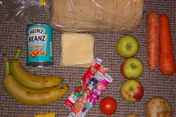 The image of a food parcel shared on Twitter by Roadside Mum.