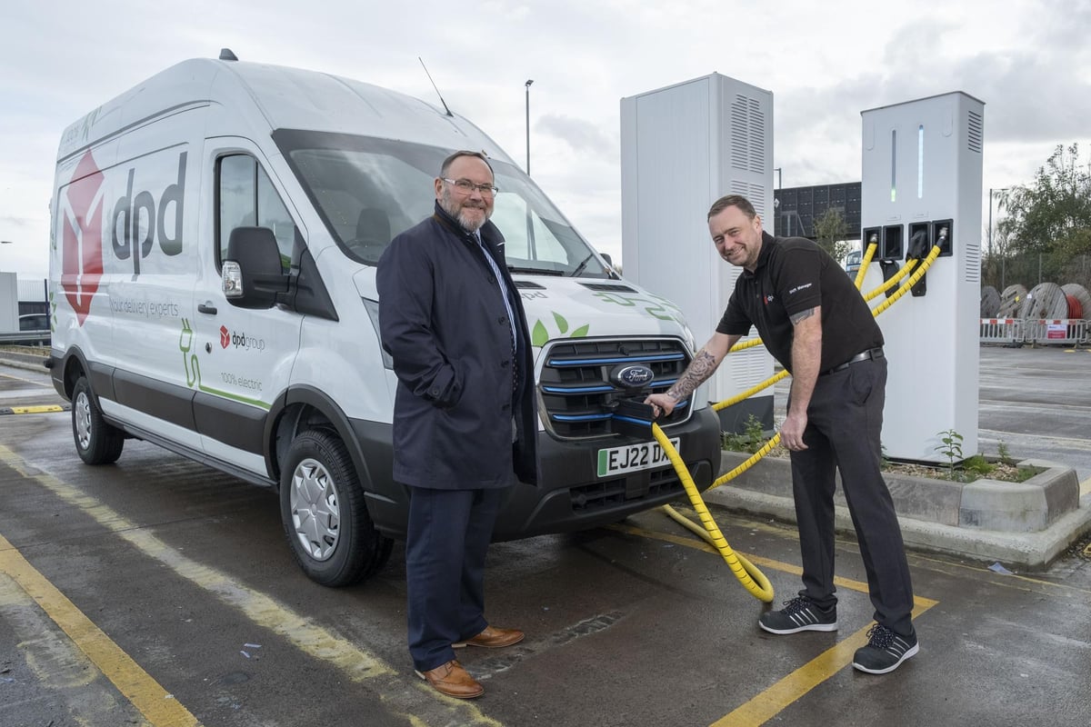 Bus tie-up sees Glasgow delivery drivers tap into UK’s largest electric vehicle charging hub