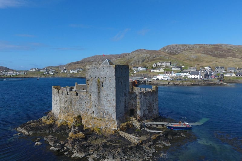 Kisimul Castle stands on a rocky islet in a bay just off the coast of Barra; you can only access it via boat ride. The name “Kisimul” is said to come from the castle’s Gaelic and Nordic heritage - the Gaelic name “Caisteal Chiosmuil” means ‘castle of the rock of the small bay’.