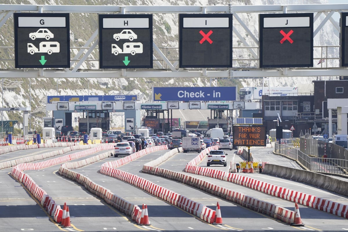 More queues at Dover as passengers told to plan for a minimum 2 hours wait for border checks