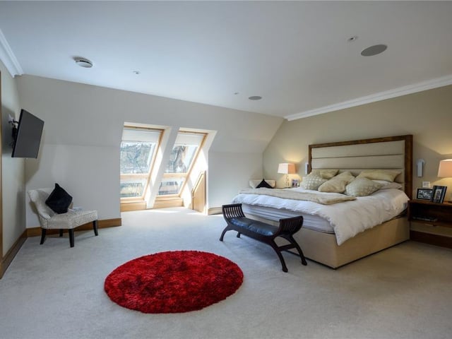Principal bedroom.