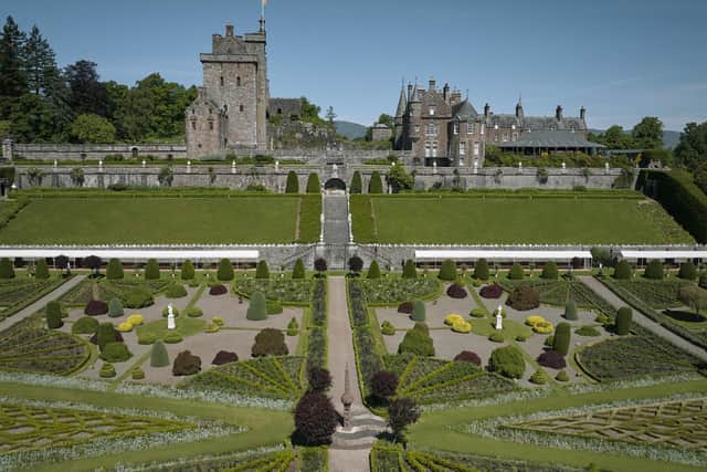 DIOR CRUISE 25 SCENOGRAPHY © Adrien Dirand © Drummond Castle 7.jpg