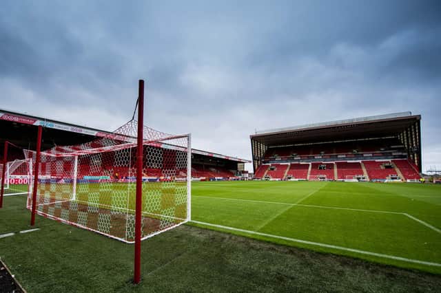 Aberdeen welcome Hibs to Pittodrie for a key match on Saturday.