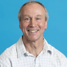 Mark Huxham staff portraits Sighthill. Blue Background Oct 2022