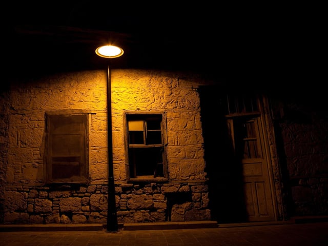 During the 1970s, one tenant who stayed in these Easterhouse flats reported they were being haunted haunted by a former resident, and that they had seen walking around the site holding his throat. It is believed an exorcism was later performed too...