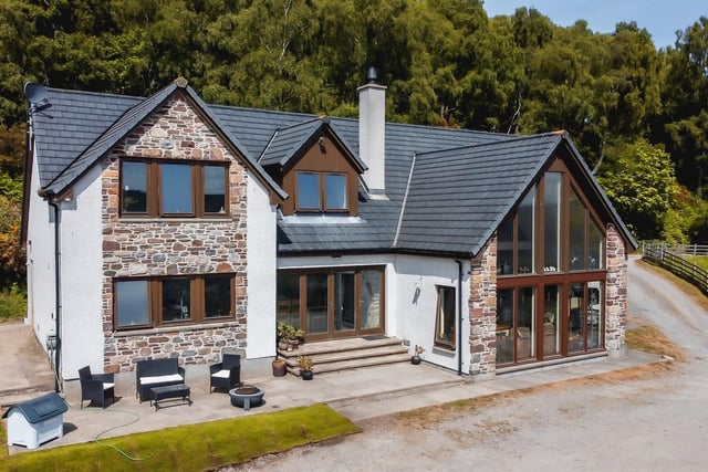 Where is it? A half-hour drive south of Inverness and close to two nature reserves at Strathfarrar and Glen Affric. Drumnadrochit is two miles away and offers plenty of good-quality local amenities and highly regarded schools.