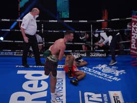 Josh Taylor made light work of Apinun Khongsong.