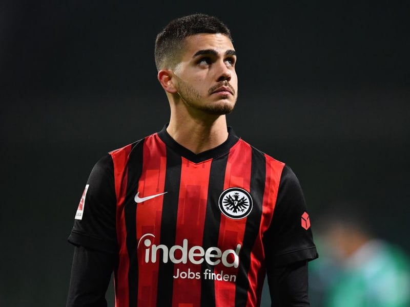 Eintracht Frankfurt striker Andre Silva is on the radar of Manchester United and Atletico Madrid. Silva could be sold for around £30million to 35million. (Todofichajes - in Spanish)