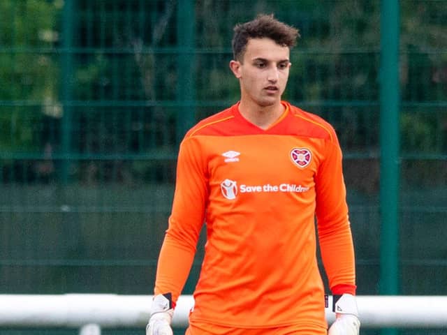 Harry Stone has joined Partick Thistle on loan from Hearts.
