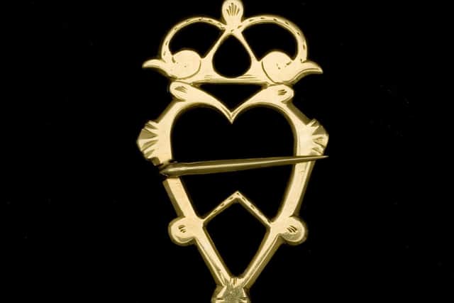Gold heart brooch surmounted by openwork crown of birds’ heads, Alexander Stewart of Inverness, c. 1796–1800. PIC: National Museums Scotland.