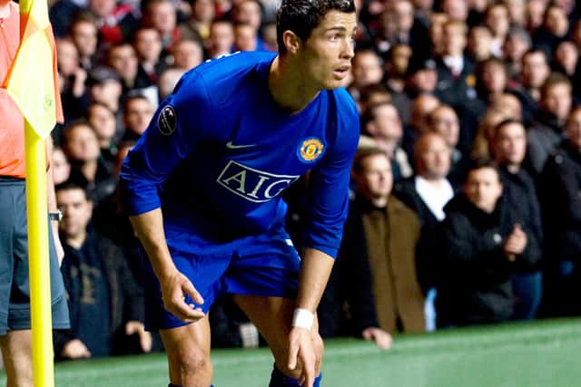 05/11/08 CHAMPIONS LEAGUE
CELTIC v MANCHESTER UTD (1-1)
CELTIC PARK - GLASGOW
Manchester Utd's Cristiano Ronaldo lines up a corner kick