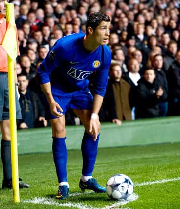 05/11/08 CHAMPIONS LEAGUE
CELTIC v MANCHESTER UTD (1-1)
CELTIC PARK - GLASGOW
Manchester Utd's Cristiano Ronaldo lines up a corner kick