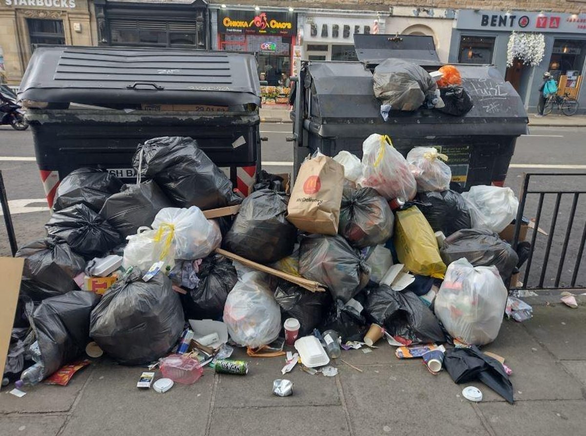 Bin strikes Scotland: New offer made to cleansing staff in bid to halt strikes
