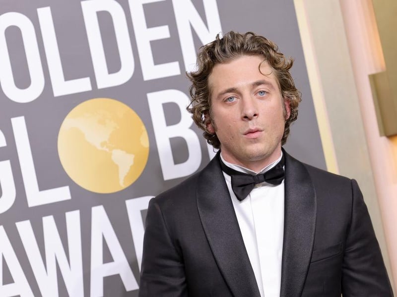 Jeremy Allen White grabbed an award for his role in the TV series The Bear.