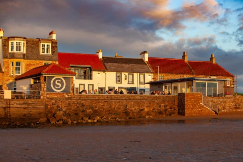 Set in the popular East Neuk of Fife village of Elie, The Ship Inn offers a bar, restaurant, a terrace, spectacular sea views and is perfect for walkers, being located right on the Fife Coastal Path.