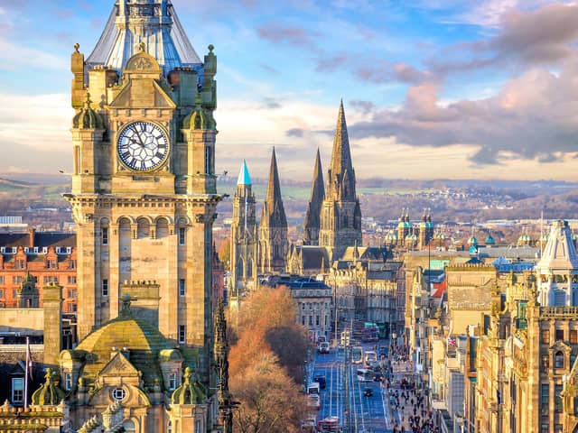 Old Town Edinburgh and Edinburgh Castle Pic: Wasin Pummarin