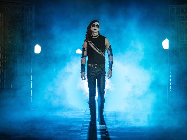 Teenage misfits Hunter and Kevin go on a mission to live the life of the rock Gods they were born to become.