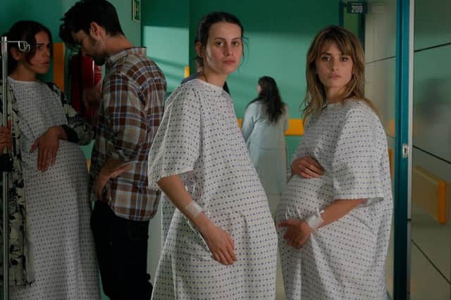 Parallel Mothers