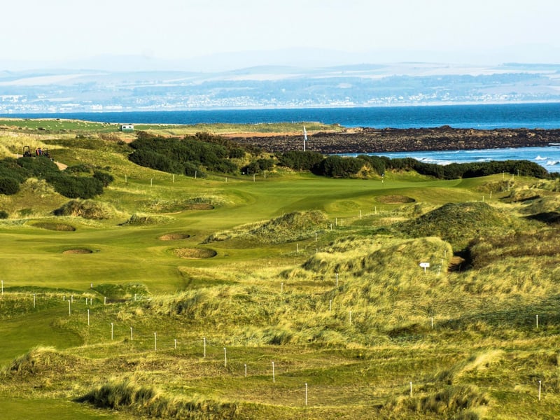 Located to the south of St Andrews next to the pretty East Neuk of Fife village of the same name, Kingsbarns Links offers the seventh best round in Scotland. Occupying 1.8 miles of coastline, the North Sea is never far away. Kingsbarns co-hosts the annual European Tour’s Alfred Dunhill Links Championship together with St Andrews and Carnoustie.