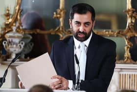 Humza Yousaf aig coinneimh naidheachd ag ainmeachadh g’eil an aonta air a thighinn gu crich.  (Dealbh: Jeff J Mitchell/Getty Images)