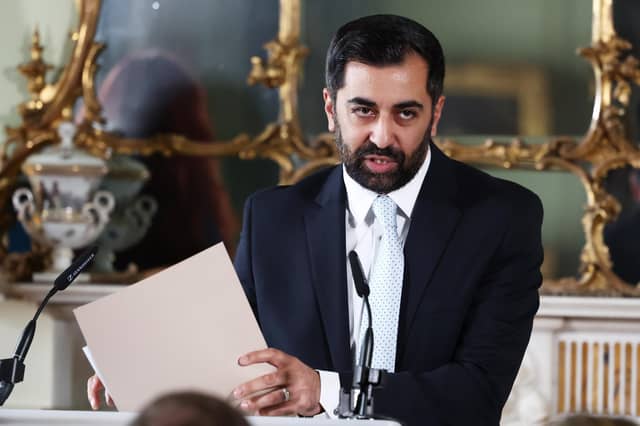 Humza Yousaf aig coinneimh naidheachd ag ainmeachadh g’eil an aonta air a thighinn gu crich. (Dealbh: Jeff J Mitchell/Getty Images)