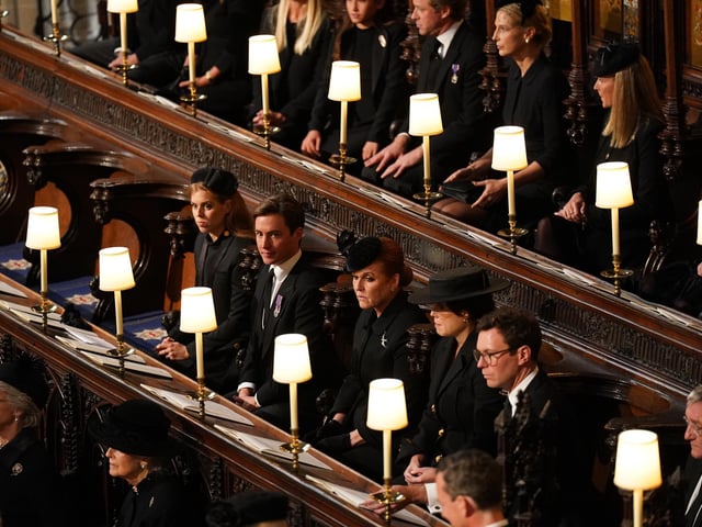 (L-R in second row) Princess Beatrice, Edoardo Mapelli Mozzi, Sarah, Duchess of York, Princess Eugenie and Jack Brooksbank at the Committal Service for Queen Elizabeth II held at St George's Chapel in Windsor Castle, Berkshire. Picture date: Monday September 19, 2022.