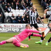 Celtic's Giorgos Giakoumakis (R) and St Mirren goalkeeper Trevor Carson during a cinch Premiership match between St. Mirren and Celtic at the SMiSA Stadium, on September 18, 2022, in Paisley, Scotland.  (Photo by Alan Harvey / SNS Group)