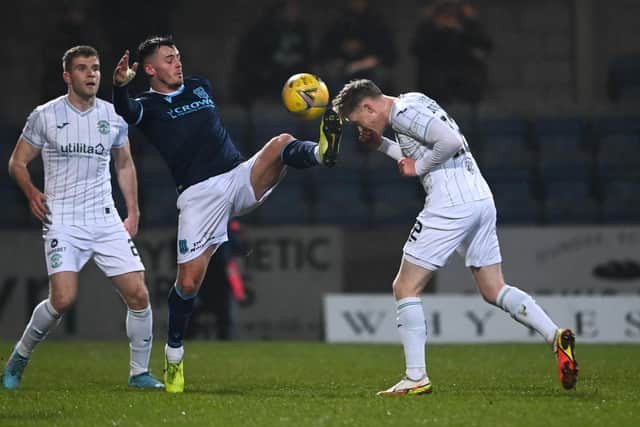 Dundee's Danny Mullen put in a high challenge on Hibs' Jake Doyle-Hayes at Dens Park. (Photo by Paul Devlin / SNS Group)