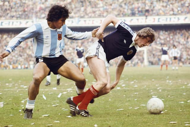 Kenny Dalglish (r) is fouled by Argentina player Americo Gallego during the 1-1 draw in 1977 (Photo by Don Morley/Allsport/Getty Images)