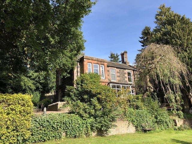 Located just 40 minutes from Glenshee Ski Centre in centre of Blairgowrie, Ivybank Lodge is a Victorian villa set in an acre of mature gardens. The luxurious accomodation includes hand-crafted four Poster beds, Nespresso coffee makers, Brodies of Edinburgh teas, award-winning Highland Chocolatier chocolates and luxurious Arran toiletries. Prices start at £104 for a night.