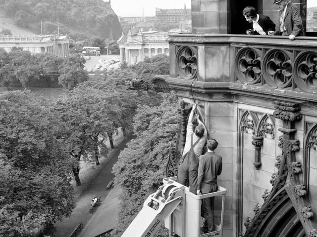 In July 1966, the Edinburgh Corporation tasked lighting engineers with installing floodlighting equipment on the Scott Monument on Princes Street.