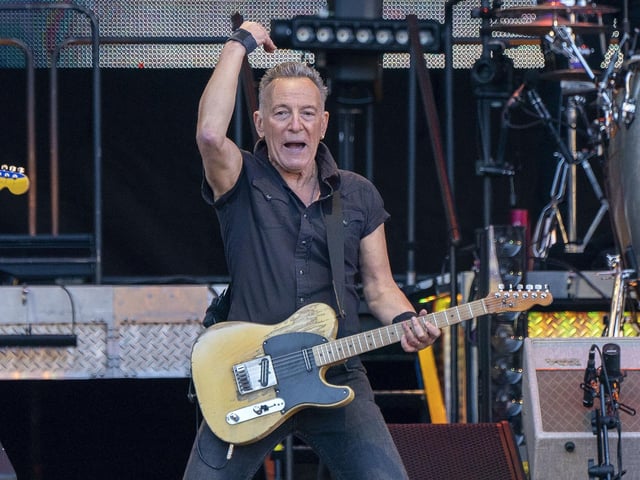 The musical legend played a remarkable 29 songs.