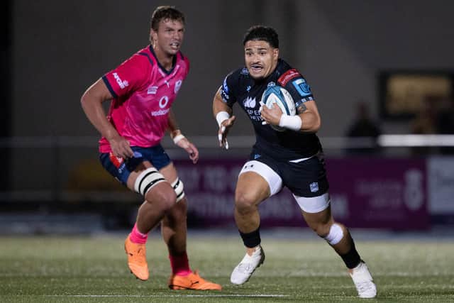 Sione Tuipulotu, captaining Glasgow Warriors for the first time, launches an attack against the Bulls. (Photo by Craig Williamson / SNS Group)