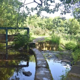 Blue sluice gate at Coul Den, Glenrothes