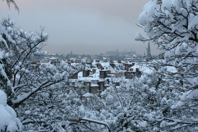 Taken from Braid Road, this picture shows the stunning elegance of Edinburgh's 'roofscape' during Winter as the view stretches out past Braidburn Terrace and South Morningside to Edinburgh Castle itself over 3 kilometres away.